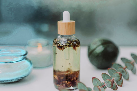 New to essential oils? Discover how to choose your first oils, popular beginner-friendly options, ways to use them and essential oil safety tips.