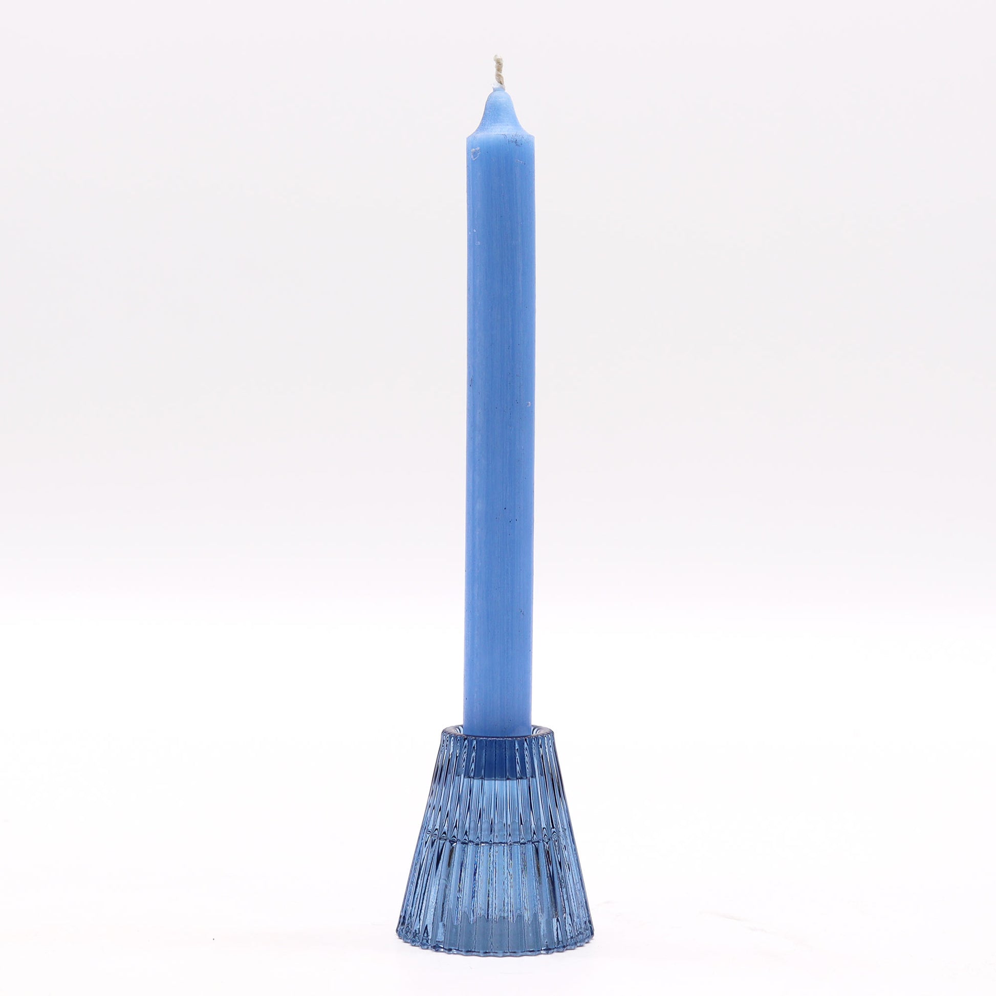 Add a touch of versatility and elegance to your home with the Flip Dinner Candle / Tealight Holder in royal blue. 