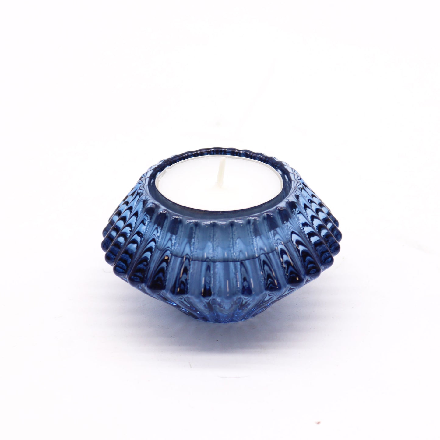 Add a touch of versatility and elegance to your home with the Flower Flip Dinner Candle / Tealight Holder in Royal Blue. Expertly crafted from high-quality glass
