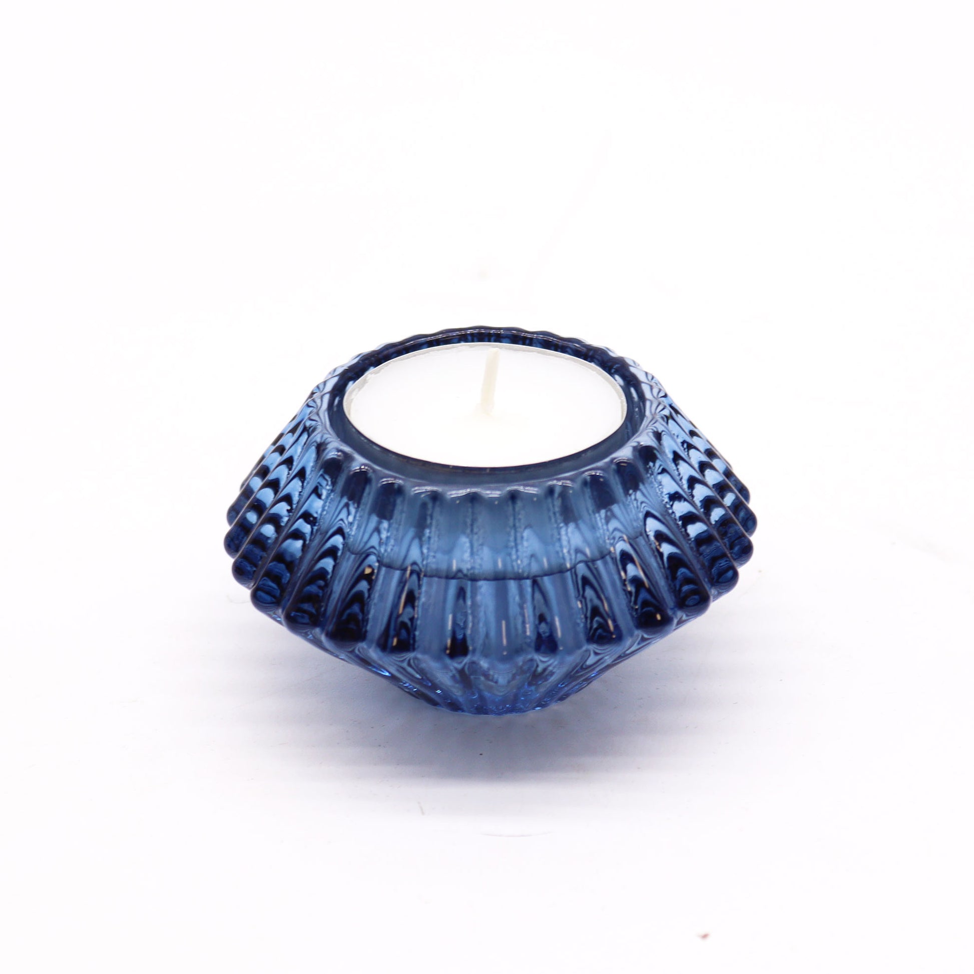 Add a touch of versatility and elegance to your home with the Flower Flip Dinner Candle / Tealight Holder in Royal Blue. Expertly crafted from high-quality glass