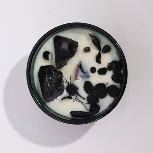 Housed in a striking dark green jar, the Hop Hare Crystal Magic Flower Candle The Knight of Swords embodies determination, intellect, and fearless energy. 