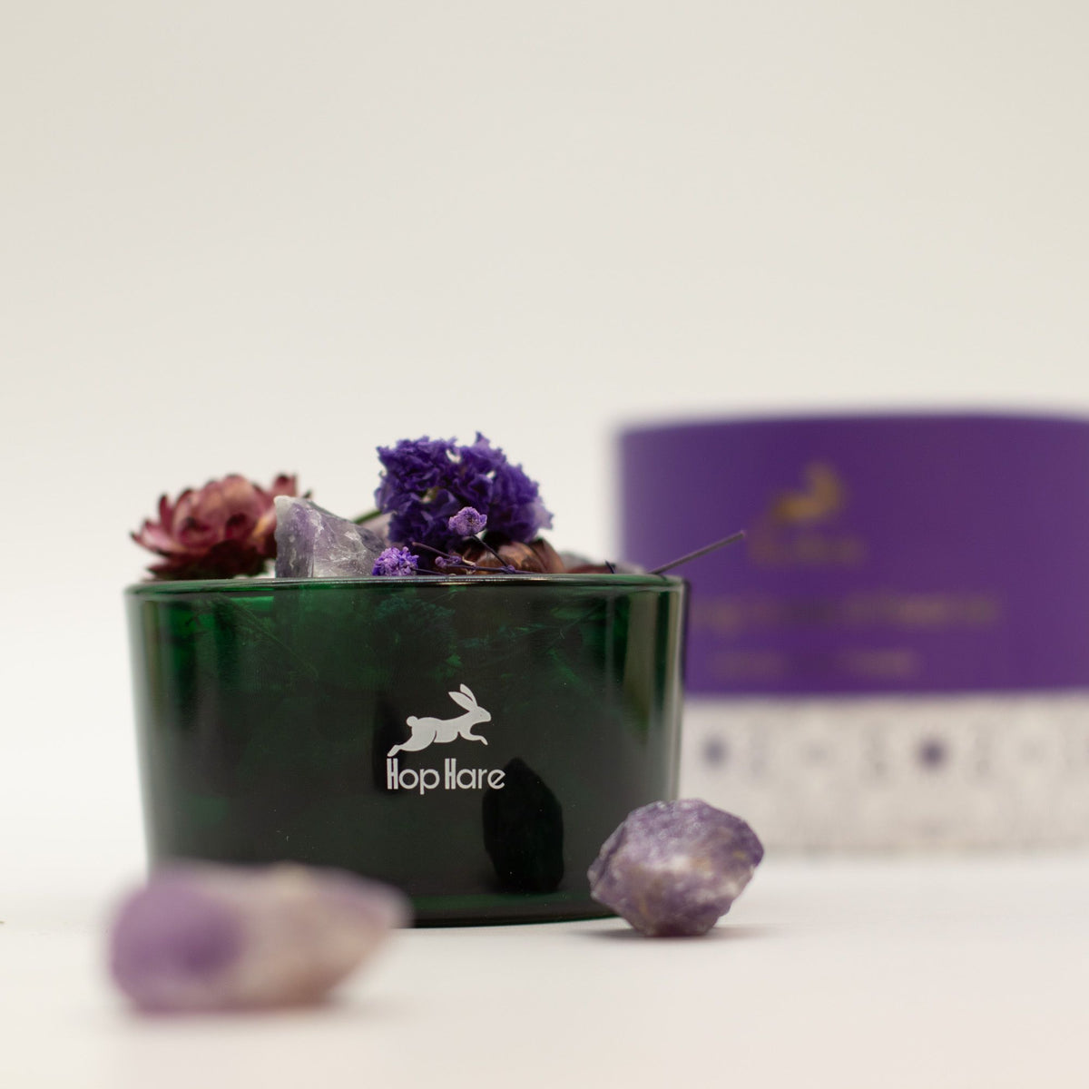 Black container with decorative elements and 'Hopllare' branding on a white background