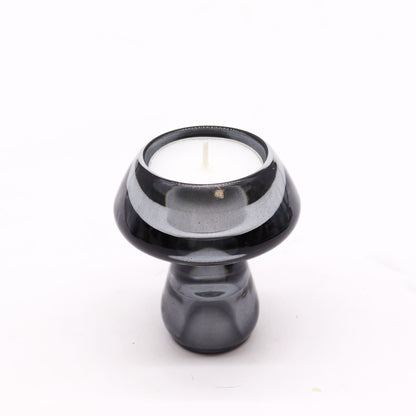 Mushroom Flip Dinner Candle / Tealight Holder in Midnight Grey is crafted from high-quality glass. This cleverly designed piece can be used with both dinner candles and tealights. 