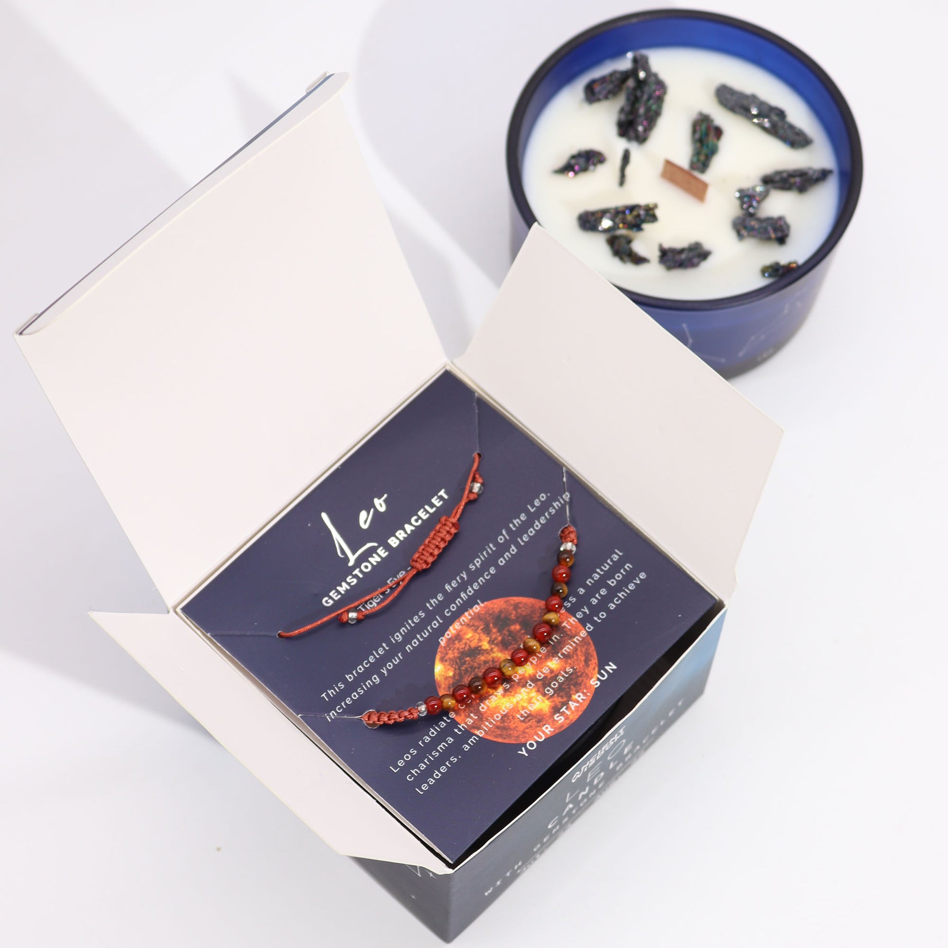 Zodiac Crystal Candle Leo with Gemstone Bracelet boxed is beautifully presented in a midnight blue glass jar adorned with silver-embossed star sign constellations. 