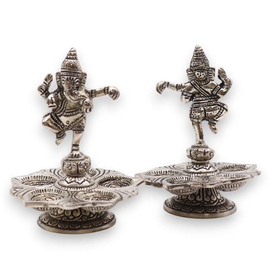 Two silver神像statues on a white background